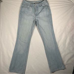Chico’s platinum Quartz RG Jean light blue wash size 0.5  6 straight leg